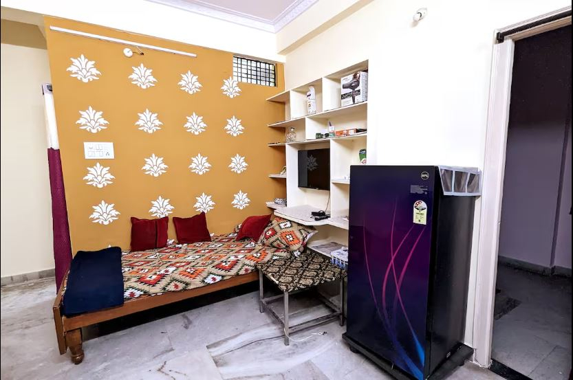 LBr201 : Delux 2BHK - Lift, AC, Complete Kitchen, WIFI