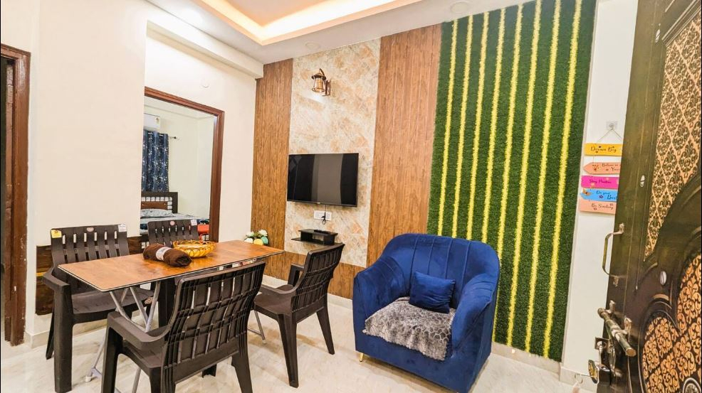 LB301 : Premium 2BHK - Lift, AC, Complete Kitchen, WIFI
