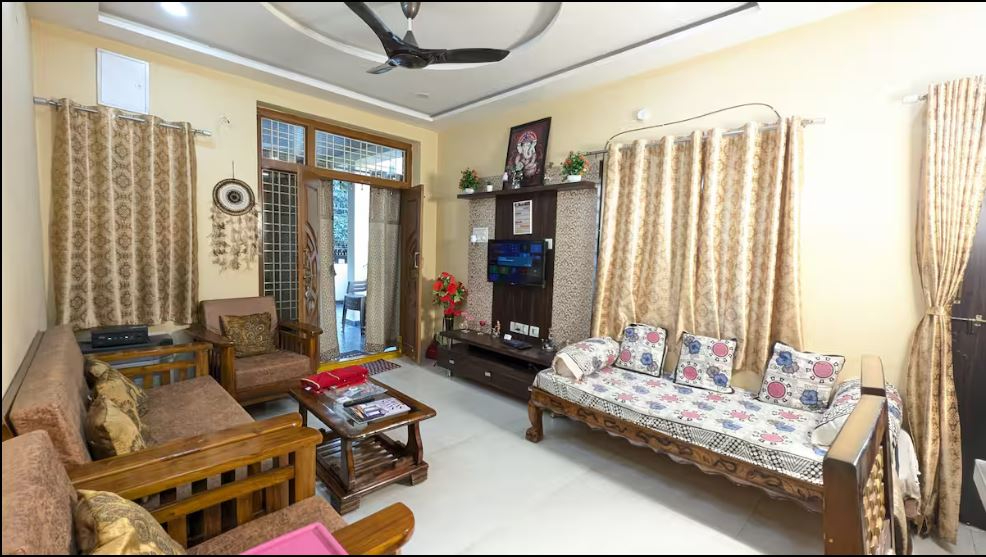 LP201 : Premium 2BHK - Lift, AC, Complete Kitchen, WIFI