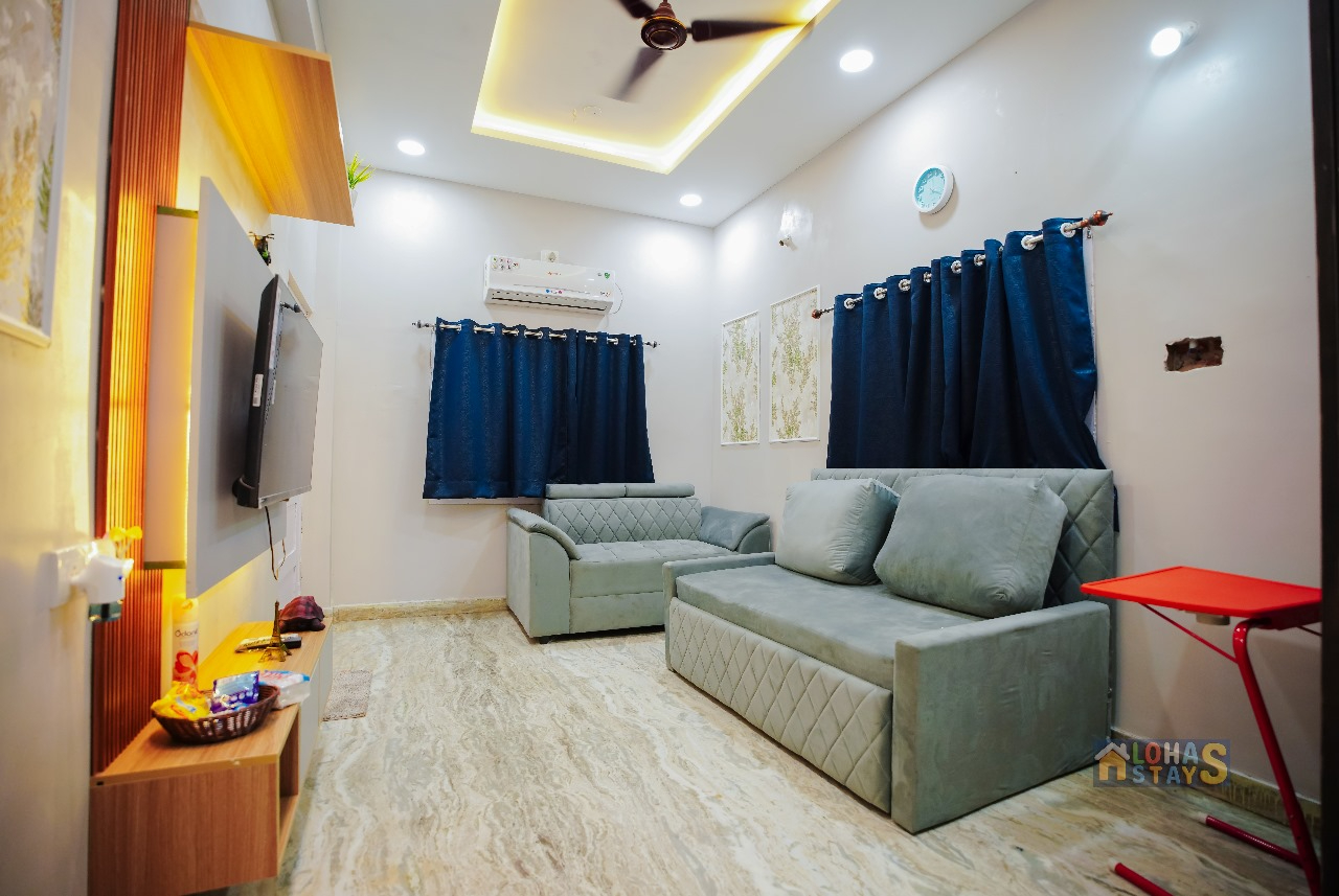 LSG01 : Studio Flat - Lift, AC, Complete Kitchen, WIFI