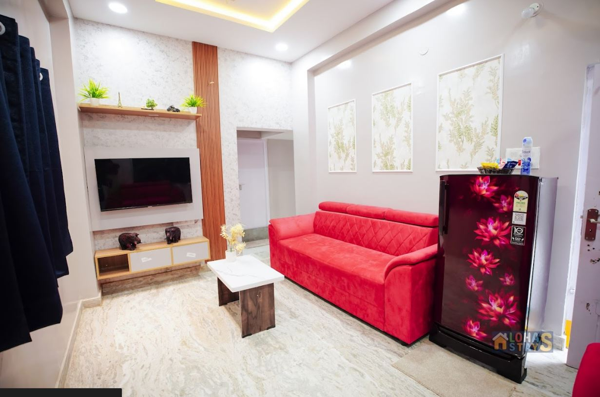 LS101 : Delux 2 BHK - Lift, AC, Complete Kitchen, WIFI