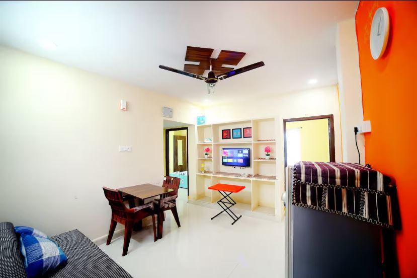 LY202 : Delux 2BHK - 2nd Floor, AC, Complete Kitchen, WIFI