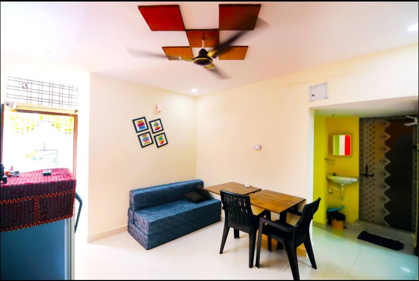 LY302 : Delux 2BHK - 2nd Floor, AC, Complete Kitchen, WIFI